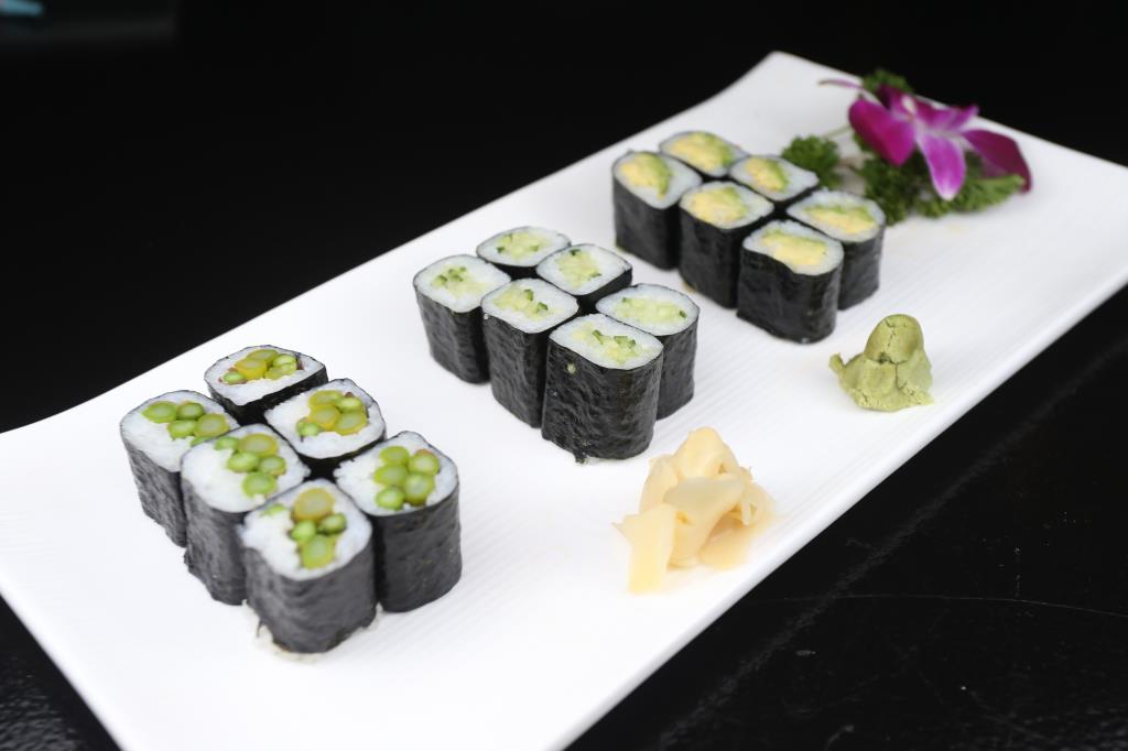 1. vegetarian maki combo